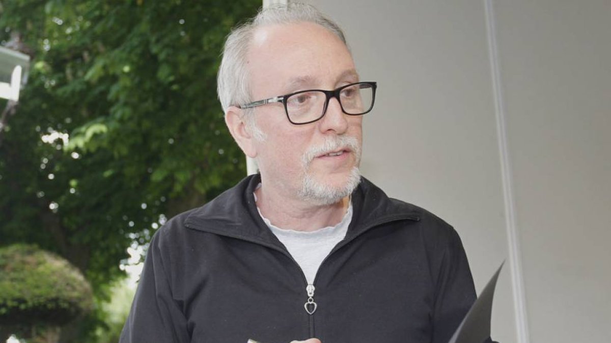 Javier Olivares disfrutó de la tarde burgalesa firmando ejemplares de ‘Las meninas’.-Santi Otero