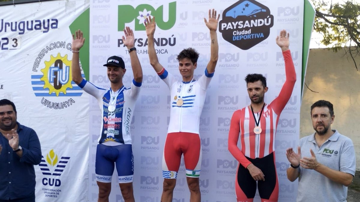 El ciclista del BH en el peldaño más alto del podio en Uruguay. BURGOS BH