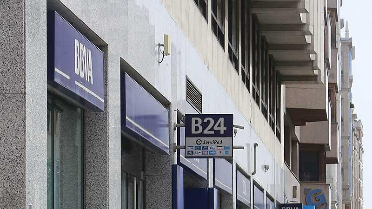 Las entidades financieras tratan de amoldarse a la atención remota.-RAÚL G. OCHOA