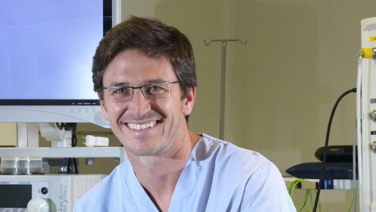 Vicente Simó Fernández en las instalaciones del Complejo Asistencial Universitario de León.-EL MUNDO
