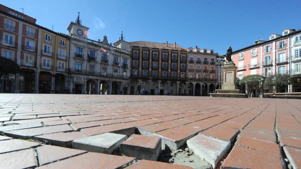 Imagen del pavimento de la Plaza Mayor-ISRAEL L. MURILLO