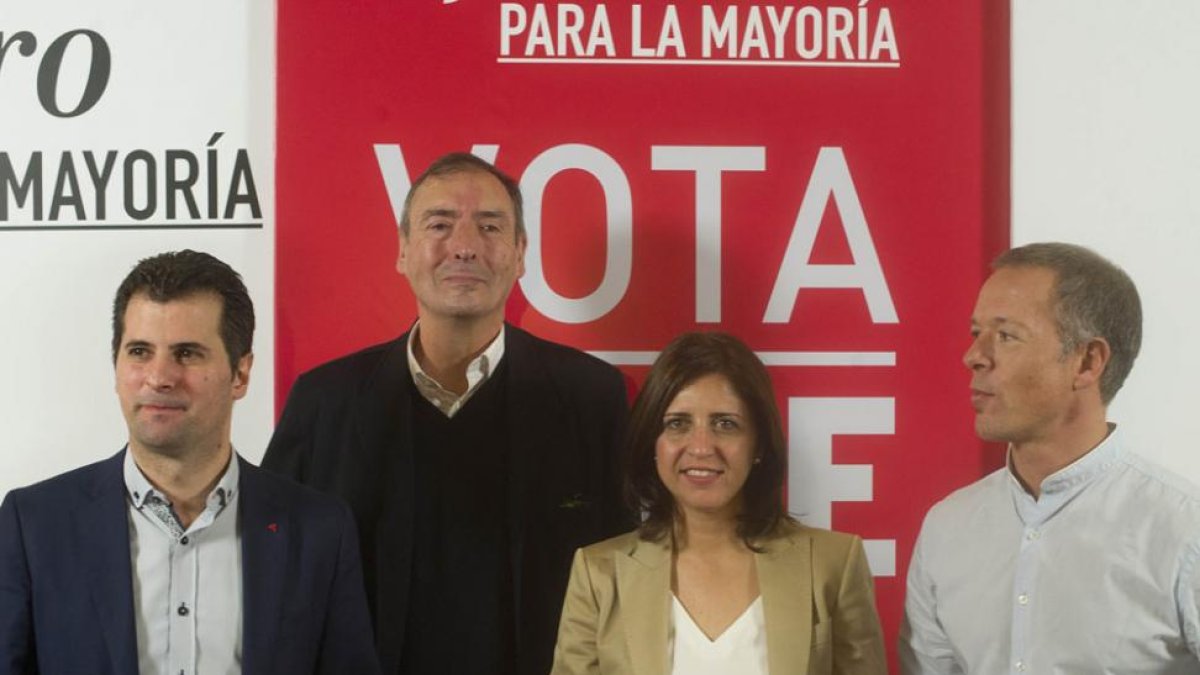 Tudanca acompañado por Esther Peña y Ander Gil.-ISRAEL L. MURILLO