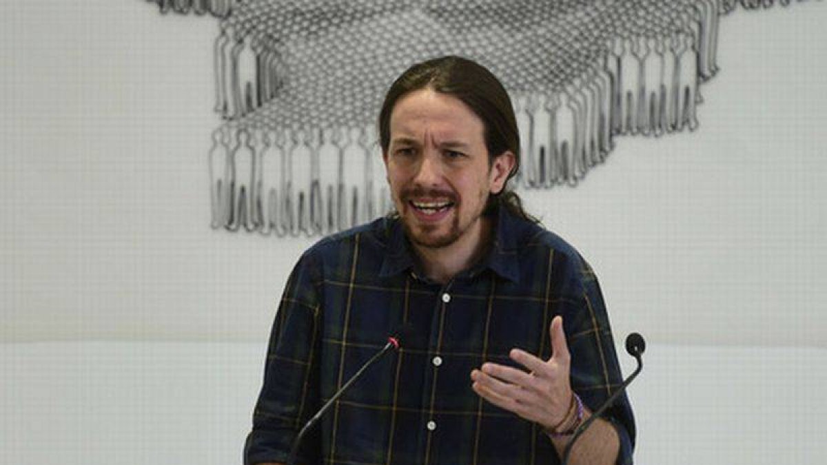 El secretario general del Podemos, Pablo Iglesias, en una rueda de prensa.-Foto: AFP / PIERRE-PHILIPPE MARCOU