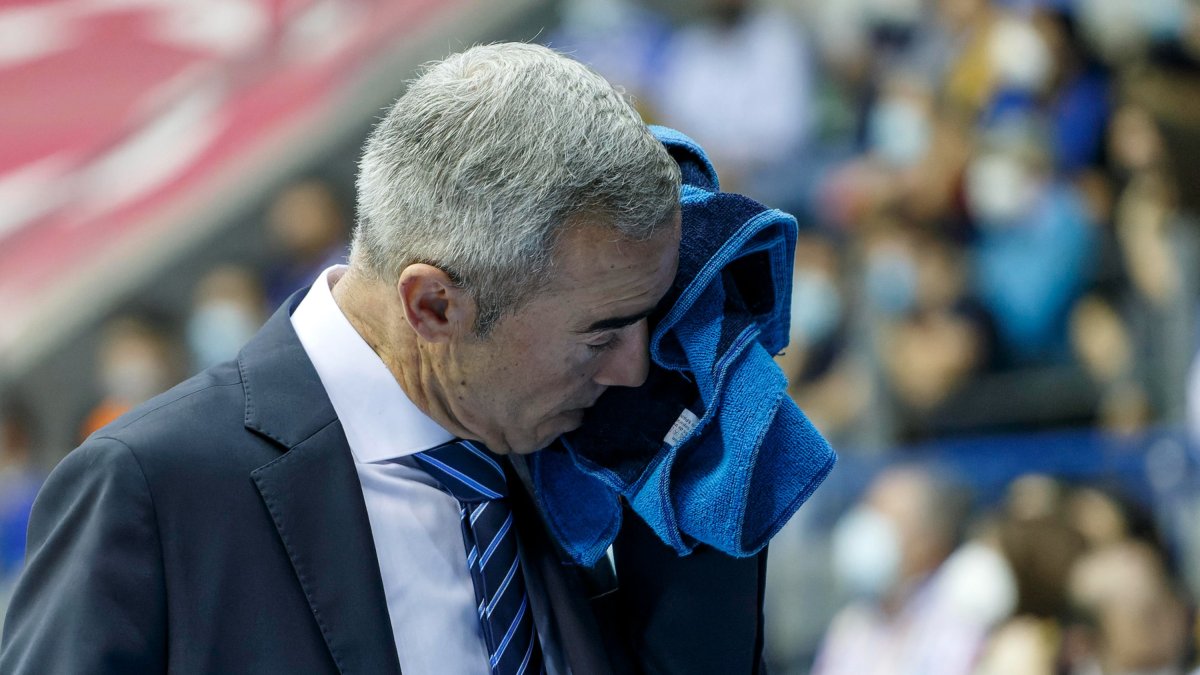 Paco Olmos se juega en los tres próximos partidos cumplir con el objetivo que se marcó cuando abandonó a mitad de temporada al Breogán para fichar por el San Pablo Burgos. SANTI OTERO