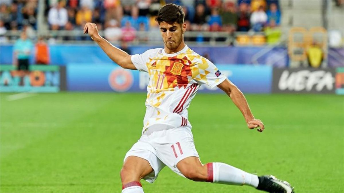 El español Marco Asensio en acción durante un partido del Grupo B por el Campeonato de Europa Sub-21.-DIARIO DE CÓRDOBA