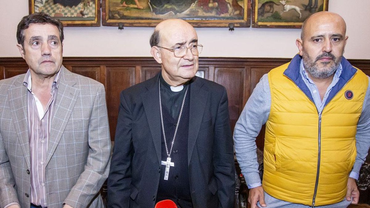 Miguel Ángel Ortega, Fidel Herráez y Javier Méndez durante la comparecencia.-SANTI OTERO