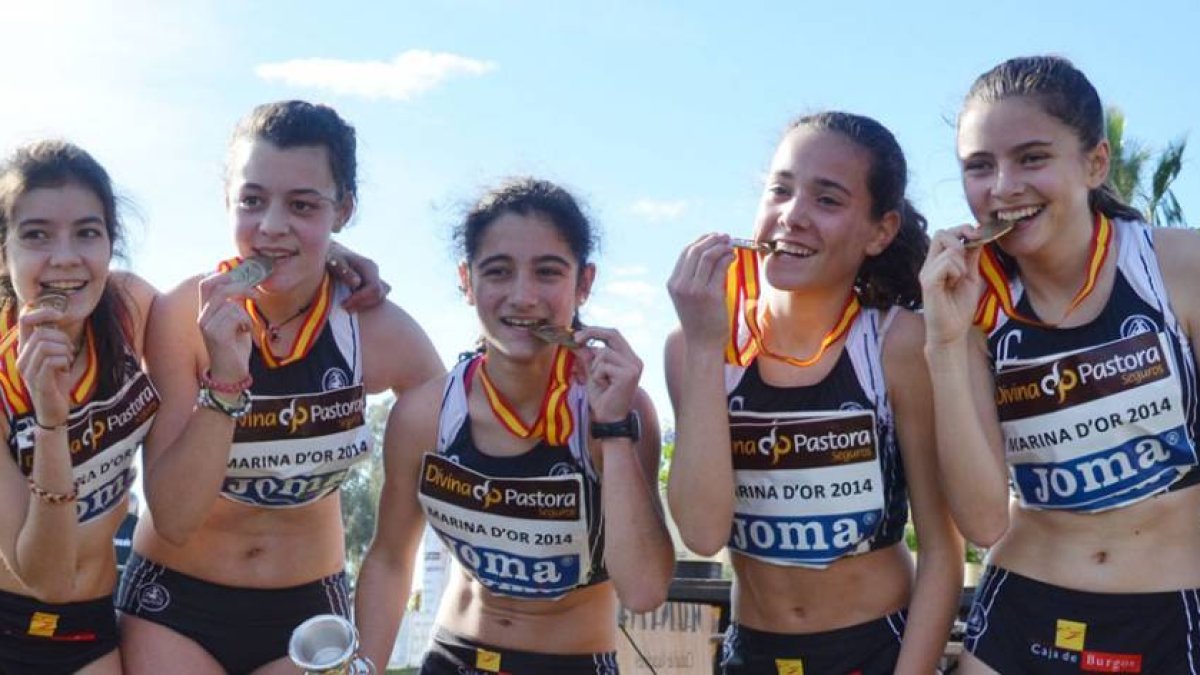 Equipo cadete femenino del FDR que logró el oro en 2014-ECB