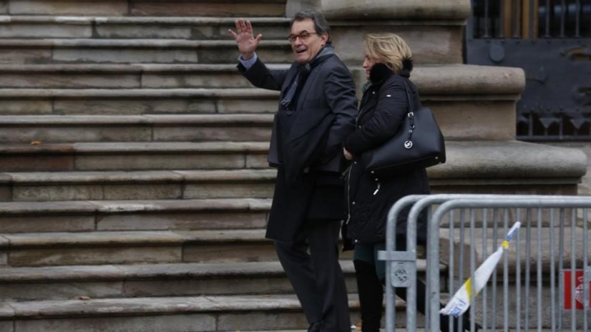 Artur Mas, a las puertas del Tribunal Superior de Justícia de Cataluña, el pasado 8 de febrero.-ALBERT BERTRAN