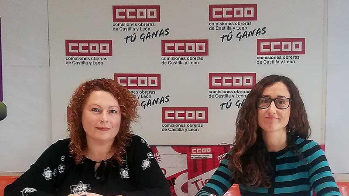 María del Carmen Noceda y Susana Menéndez, ayer, en la sede del sindicato.-D.S.M.