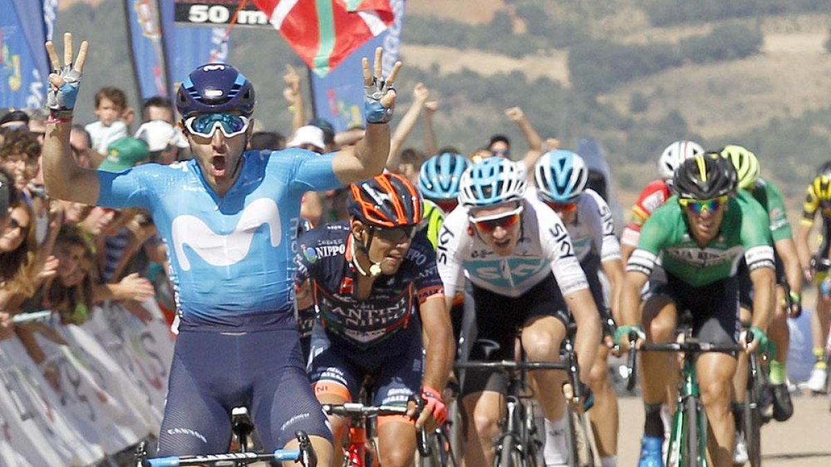 Carlos Barbero celebra su tercer triunfo en la meta de Clunia.-SANTI OTERO