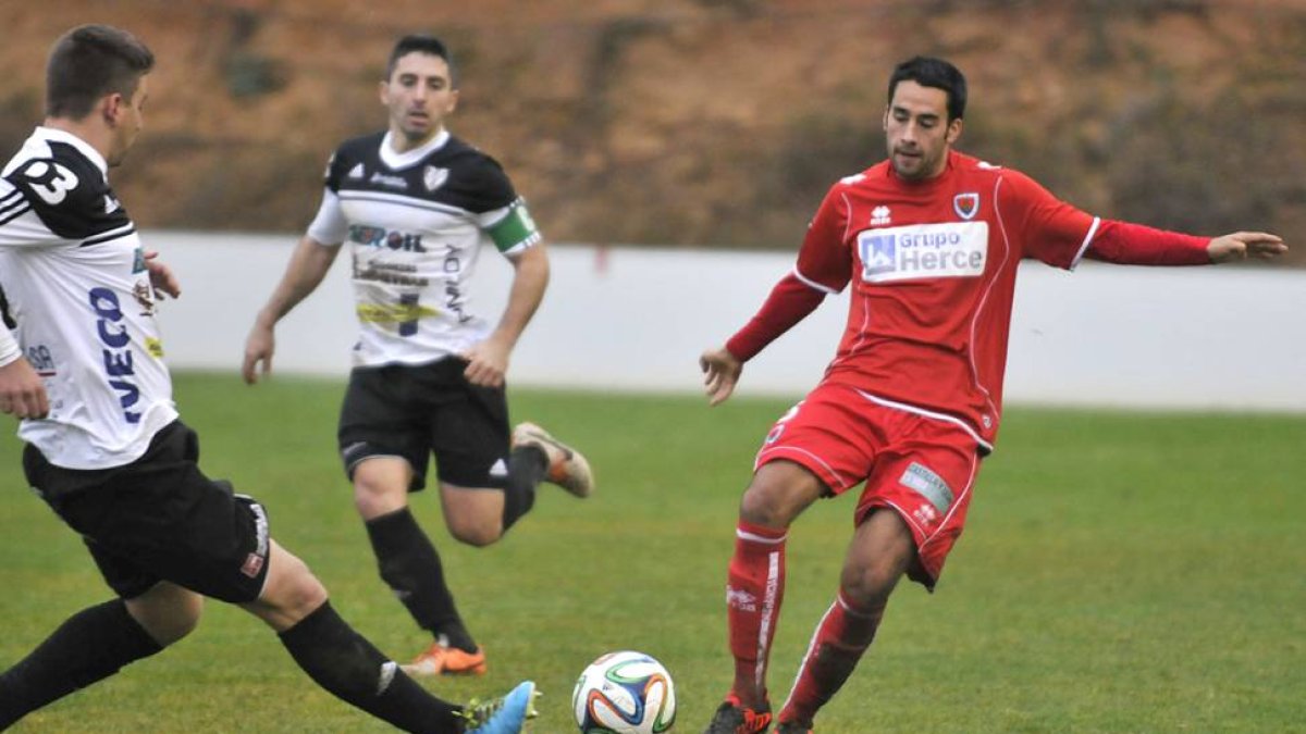 Bellido trata de frenar la internada de un jugador del Numancia B.-Diego Mayor