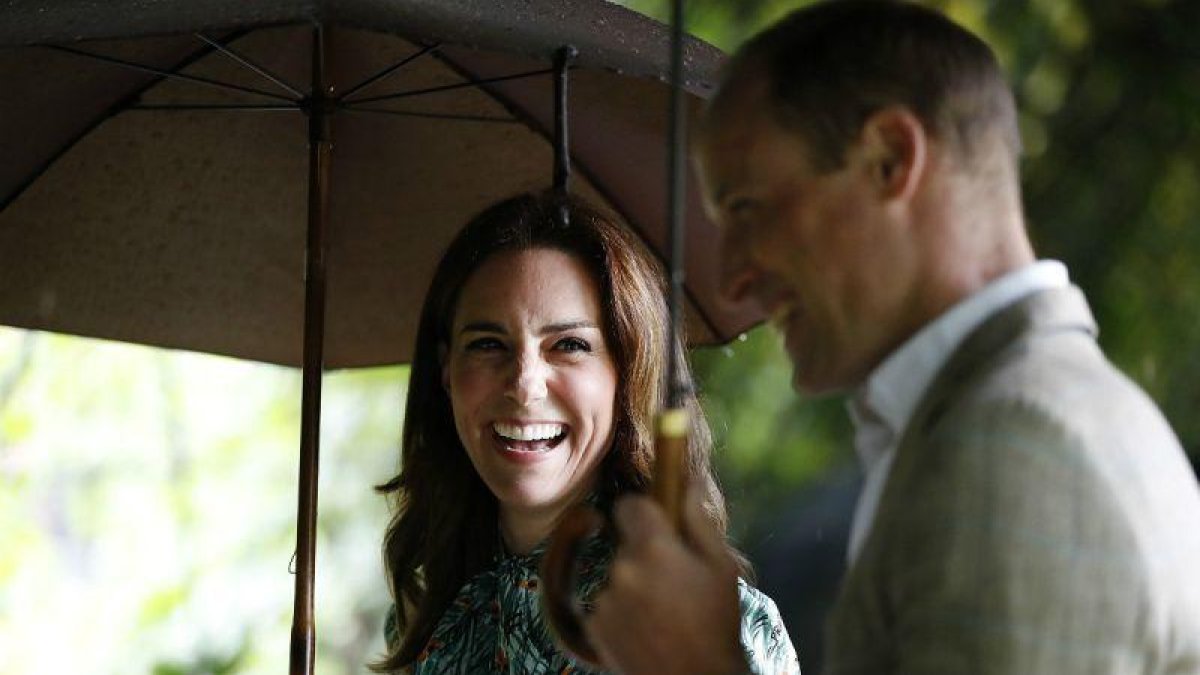 Kate sonríe junto al príncipe Guillermo, el pasado día 30.-AP / KIRSTY WIGGLESWORTH