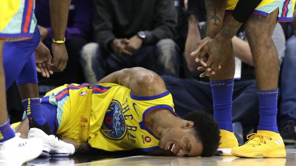 Patrick McCaw, tras su caída.-/ RICH PEDRONCELLI (AP)