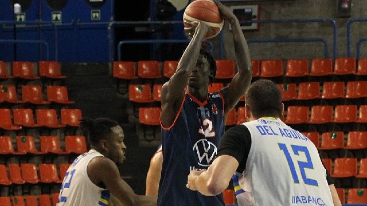 Diene lanza a canasta. CB TIZONA