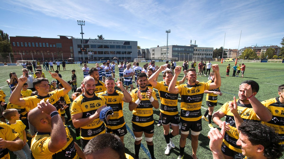 Los jugadores del Aparejadores Rugby en San Amaro