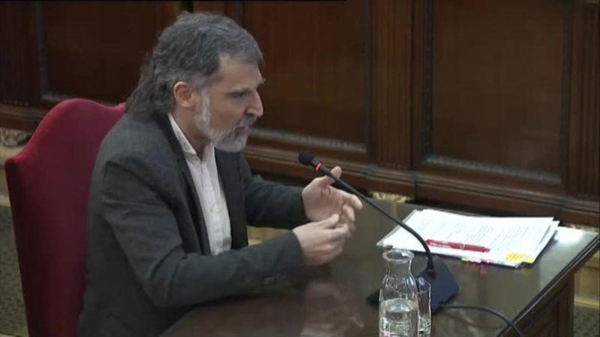 Cuixart niega el asedio durante los registros en la Consejería de Hacienda.-EL PERIÓDICO