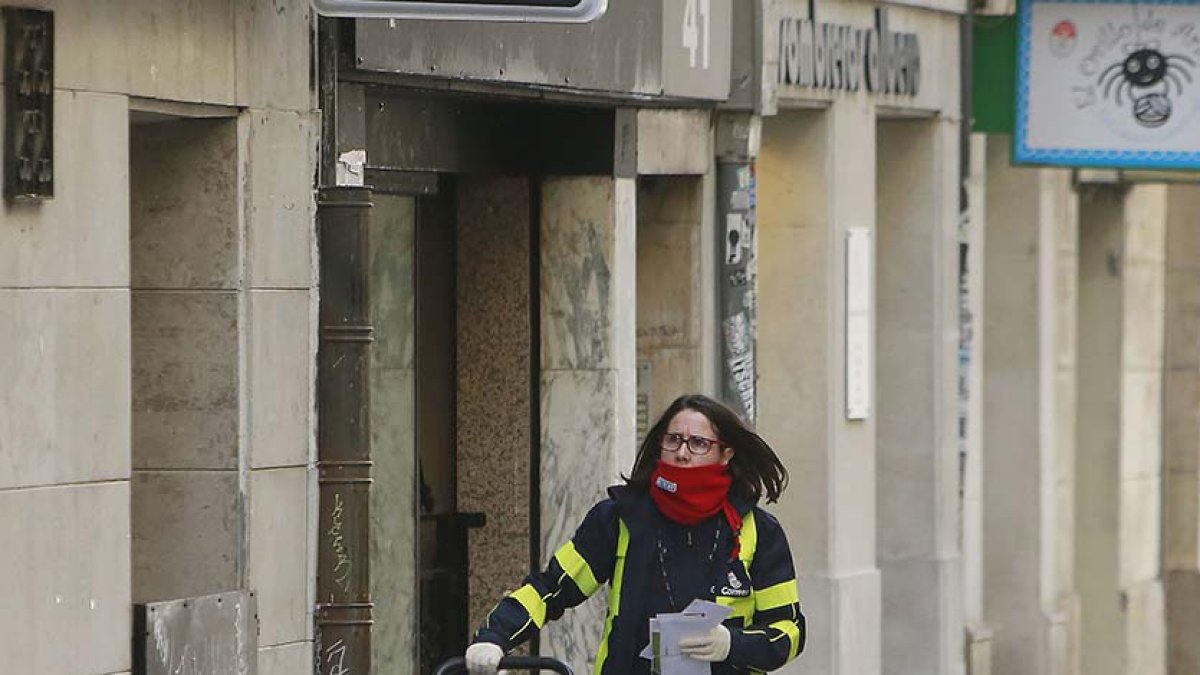 Las mujeres en paro son 800 más mientras ellos son 100 menos. RAÚL G. OCHOA