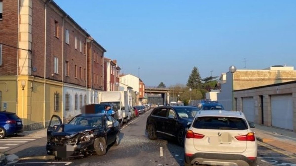 Imagen del accidente en la calle San Pedro Cardeña. POLICÍA LOCAL