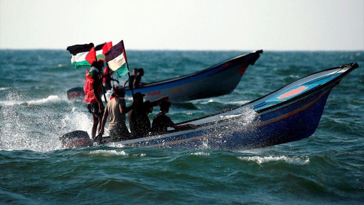 Una flotilla de barcos pesqueros parte de Gaza para romper el bloqueo israelí.-AFP / MAHMUD HAMS