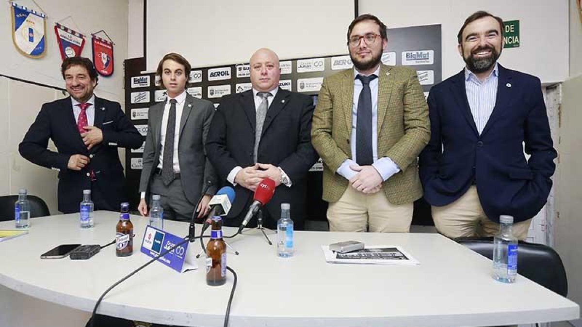 De izquierda a derecha, Jeús Martínez, Franco Caselli, Antonio Caselli, Luis Belli y Julián Alonso.-RAÚL G. OCHOA