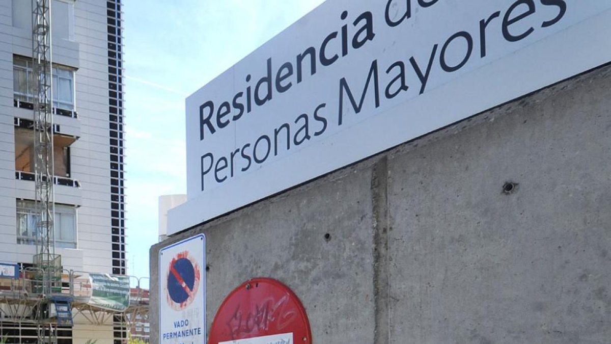 Imagen de la entrada de una residencia de personas mayores.-ISRAEL L. MURILLO