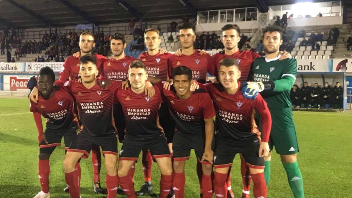 Once inicial del CD Mirandés en el choque de ayer en Anduva.-Arandina CF