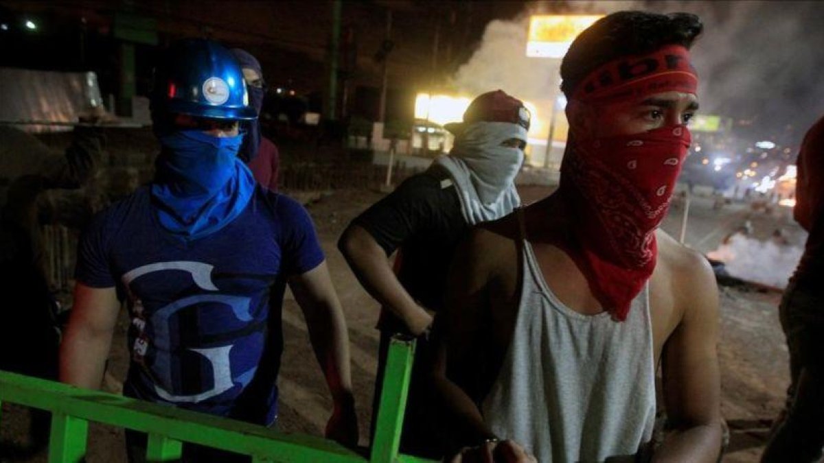 Protesta de seguidores de la oposición en Tegucigalpa.-JORGE CABRERA / EFE