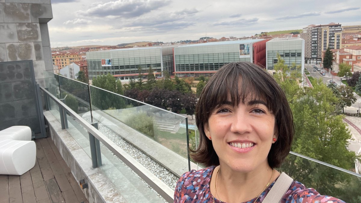 Virginia Arroyo, burgalesa, reside en Bilbao donde es directora de migración de bases de datos en Oracle.