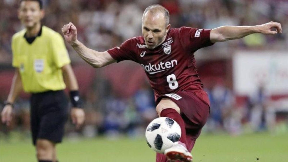 Andrés Iniesta, durante el partido entre el Vissel Kobe y el Shonan Bellmare.-TAKUMI SATO (AP)