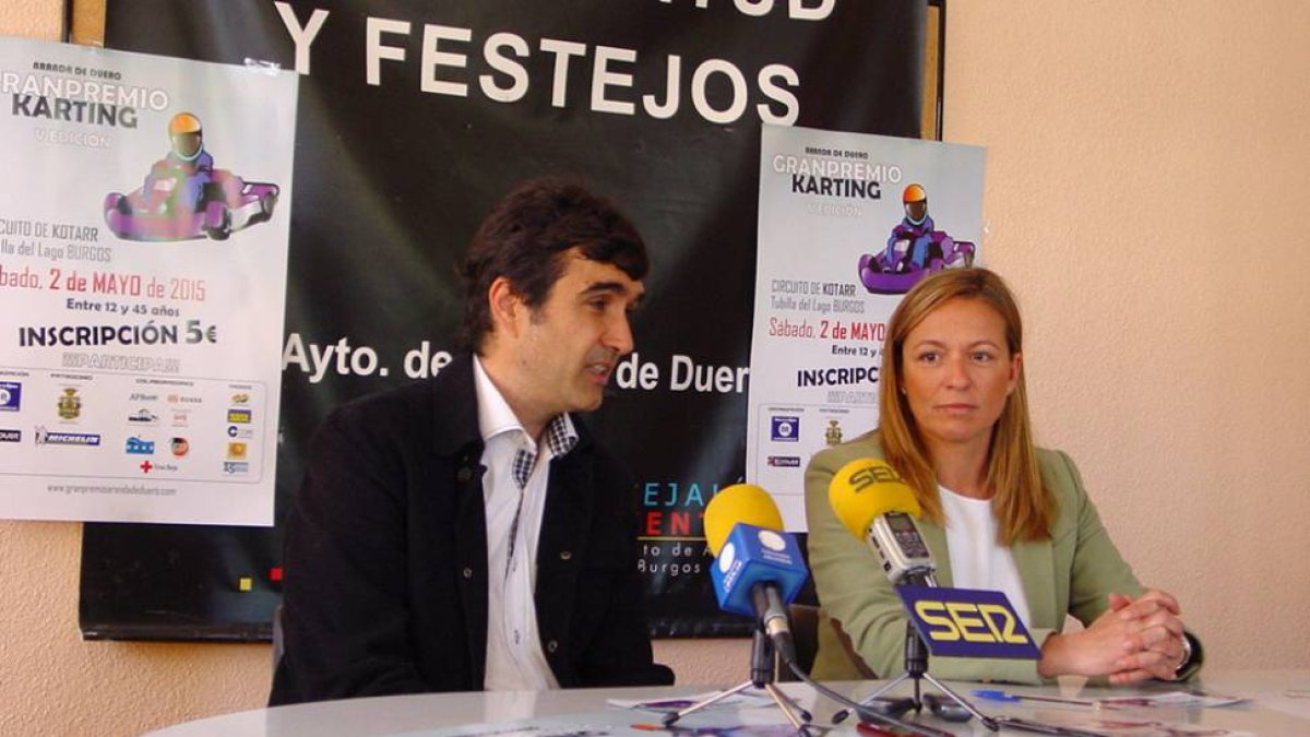 Estébanez (izquierda) y Marín en la presentación del concurso.-B.C.