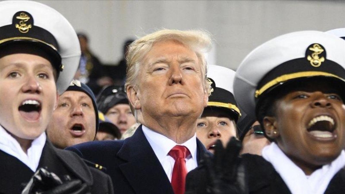 Trump el sábado en un acto deportivo de la Armada de EEUU en Filadelfia.-AFP / JIM WATSON