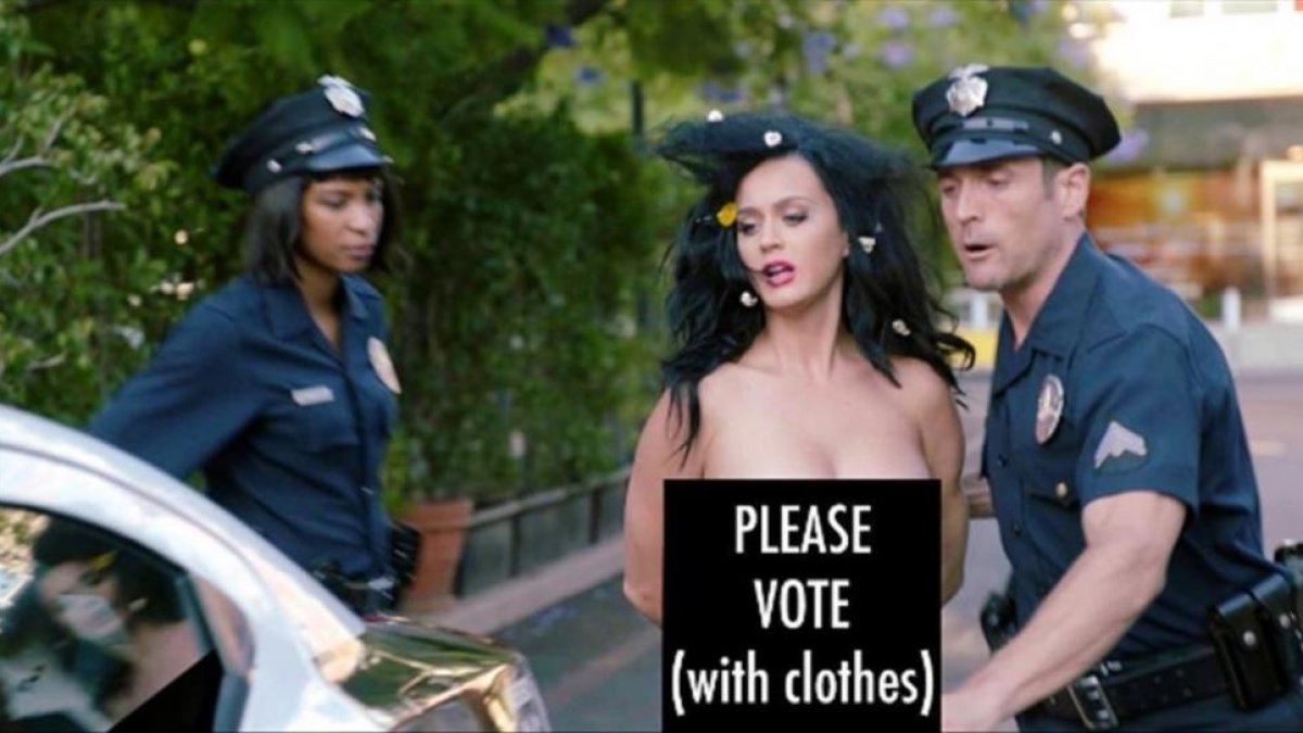 Katy Perry se quita la ropa para pedir el voto de Hilary.-INSTAGRAM