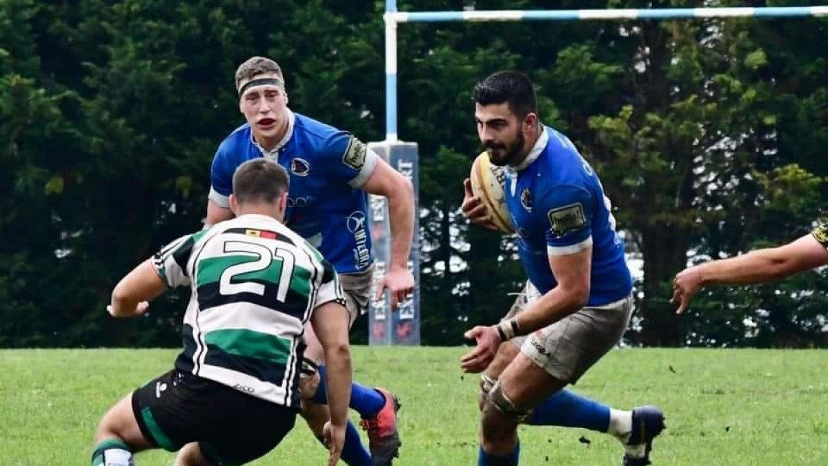 Arturo Méndez, con la camiseta del XV del Oso en un partido contra La Única. FOTO CEDIDA POR EL APAREJADORES RC
