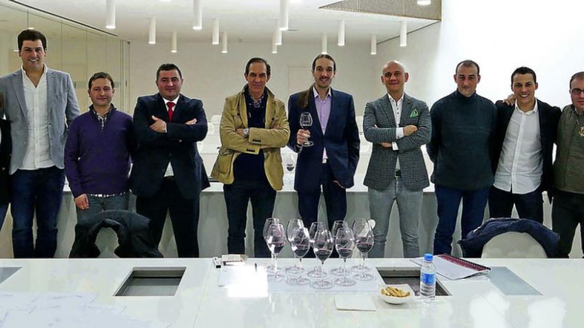 Los mejores sumilleres del país conformaron el comité de calificación encargado de evaluar la cosecha 2015 de la Denominación de Origen.-E.M.