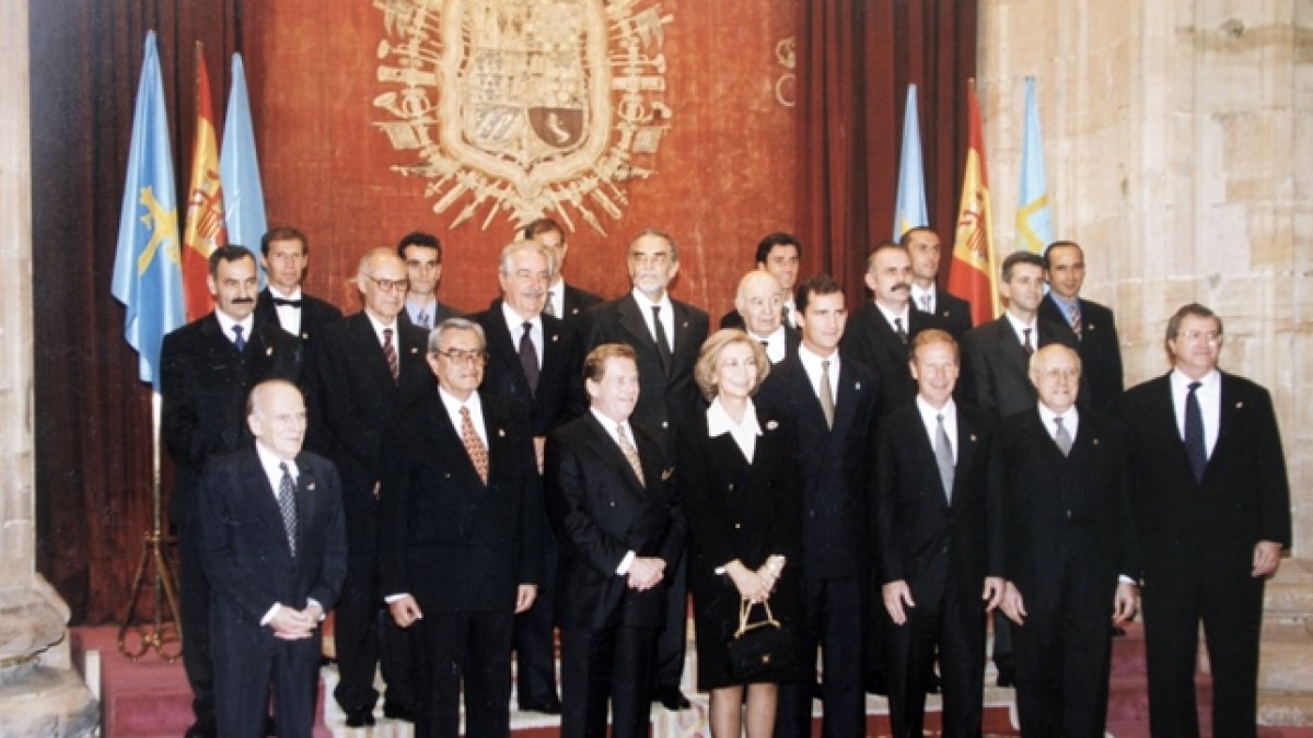 Foto de familia de los galardonados en esa edición de los premios. ECB