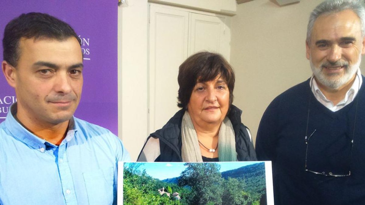 El alcalde de Valle de Zamanzas, Juan José Asensio, con la edil Isabel Ruiz y Marco Antonio Manjón.-D.S.M.