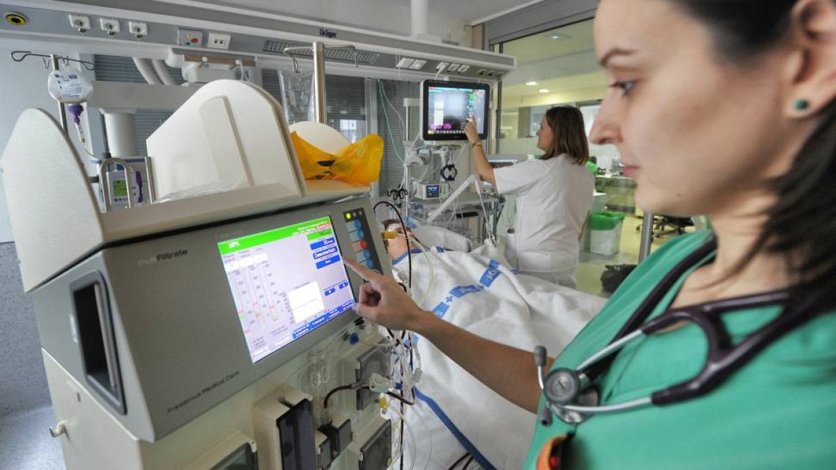 El uso de catéteres o la ventilación mecánica generan las principales infecciones por ello establecen protocolos de trabajo para evitarlas.-ISRAEL L. MURILLO