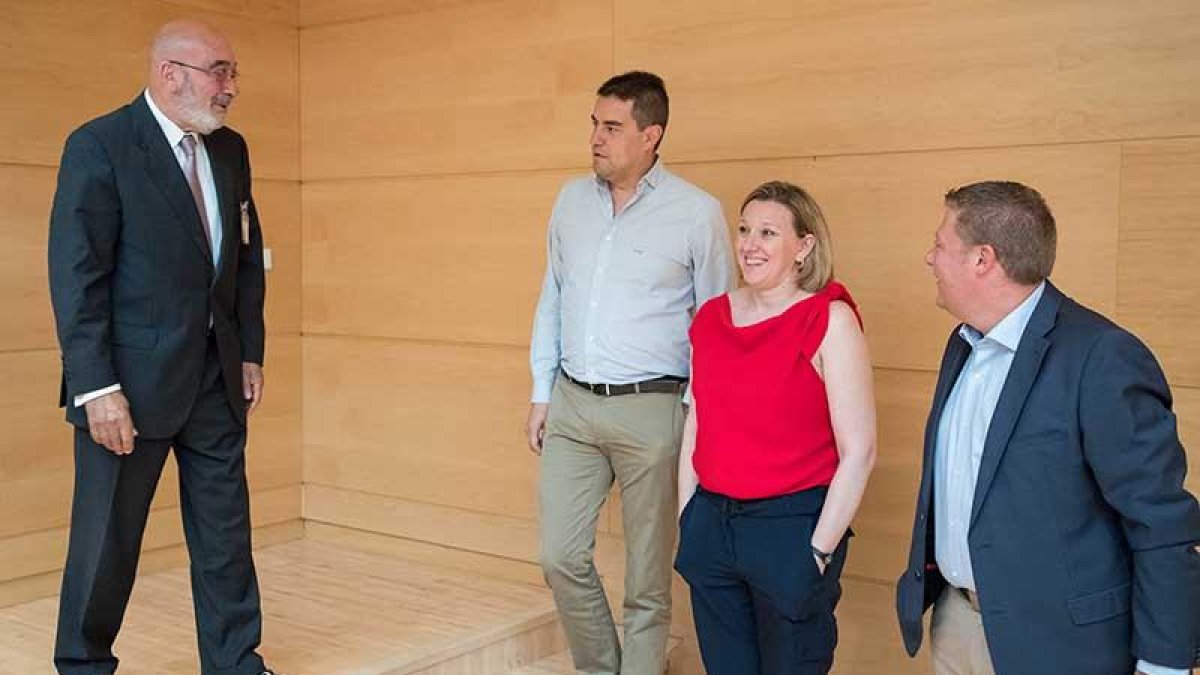 José María Arribas, en la Comisión de investigación de las cajas, junto el procurador Ángel Ibánez.-ICAL