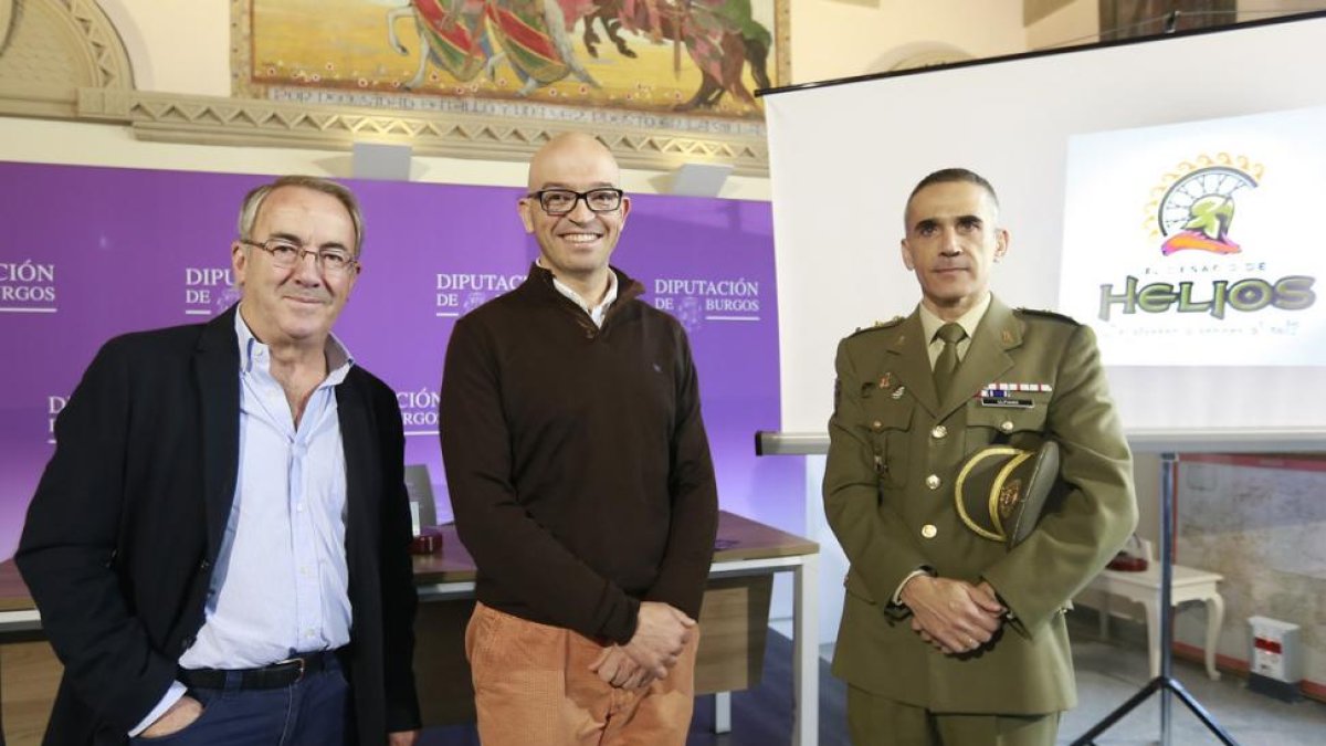 Luis Jorge del Barco, alma mater de la carrera, junto al teniente coronel Óscar Ulpiano-Raúl G. Ochoa