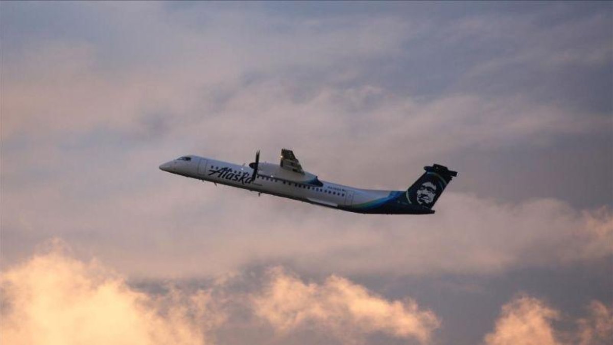 Un bombardier de Horizon Air, despega del aeropuerto de Seattle-Tacoma.-JASON REDMOND