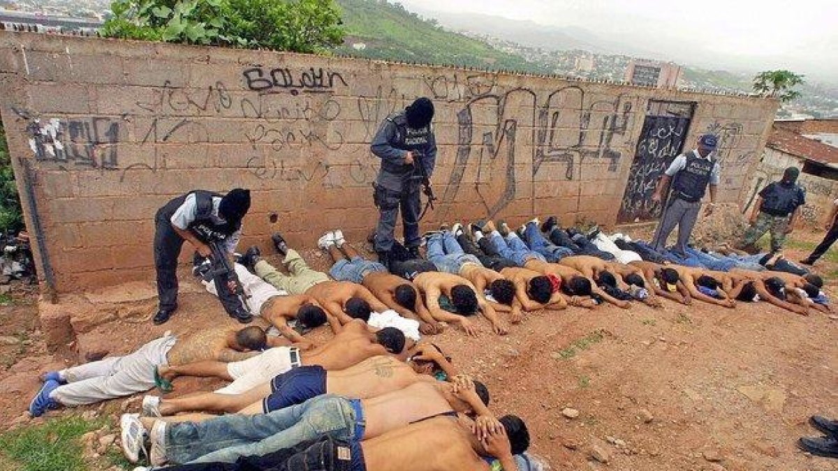 El aumento de efectivos militares en las calles ha frenado el índice de asesinatos.-AFP
