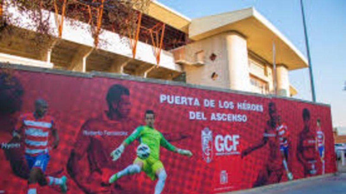 Las afueras del nuevo estadio de Los Carmenes, en Granada.-EL PERIÓDICO