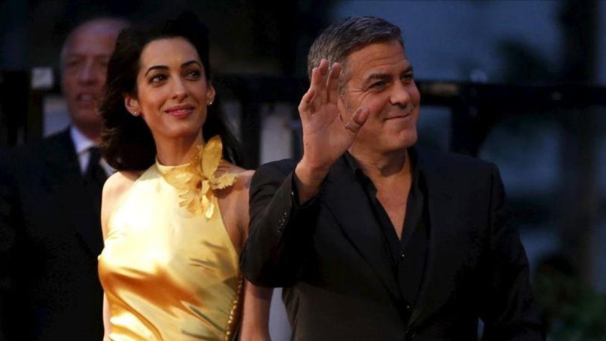 George Clooney y su mujer, Amal Clooney, en la alfombra roja de la 'prémiere' de la película 'Tomorrowland' en Tokio durante el mes de mayo de 2015.-TORU HANAI