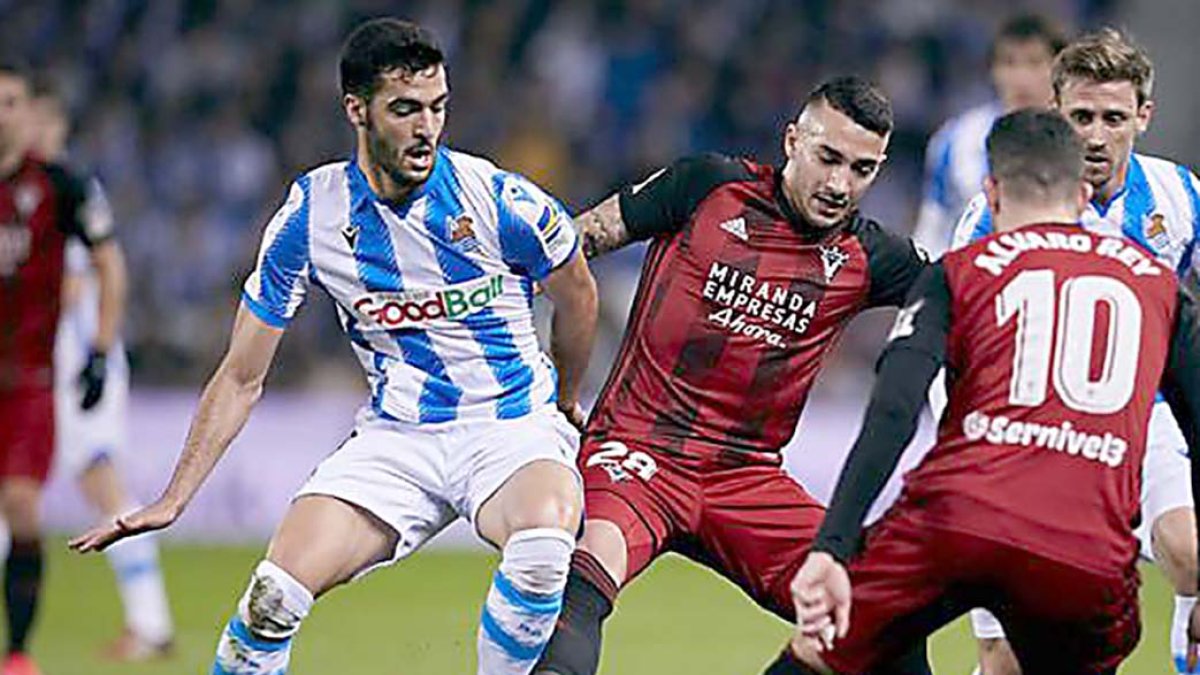 Un lance del encuentro de ida de las semifinales de Copa disputado en Anoeta.