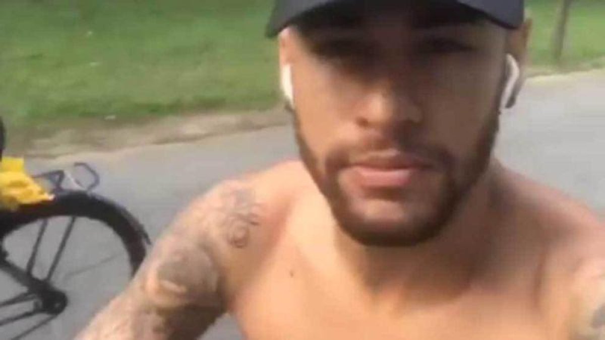 Neymar, en bici.-TWITTER
