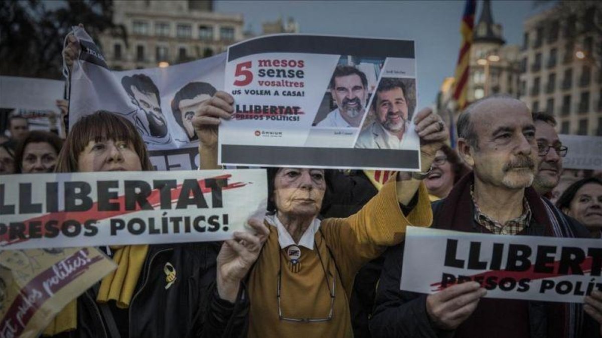 Manifestación en apoyo a los Jordis en Barcelona, el 16 de marzo del 2018-CARLOS MONTAÑÉS