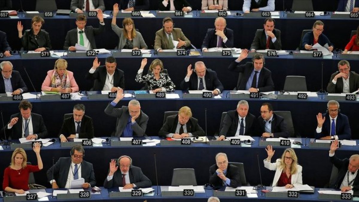 Votación en el Parlamento Europeo.-VINCENT KESSLER (REUTERS)