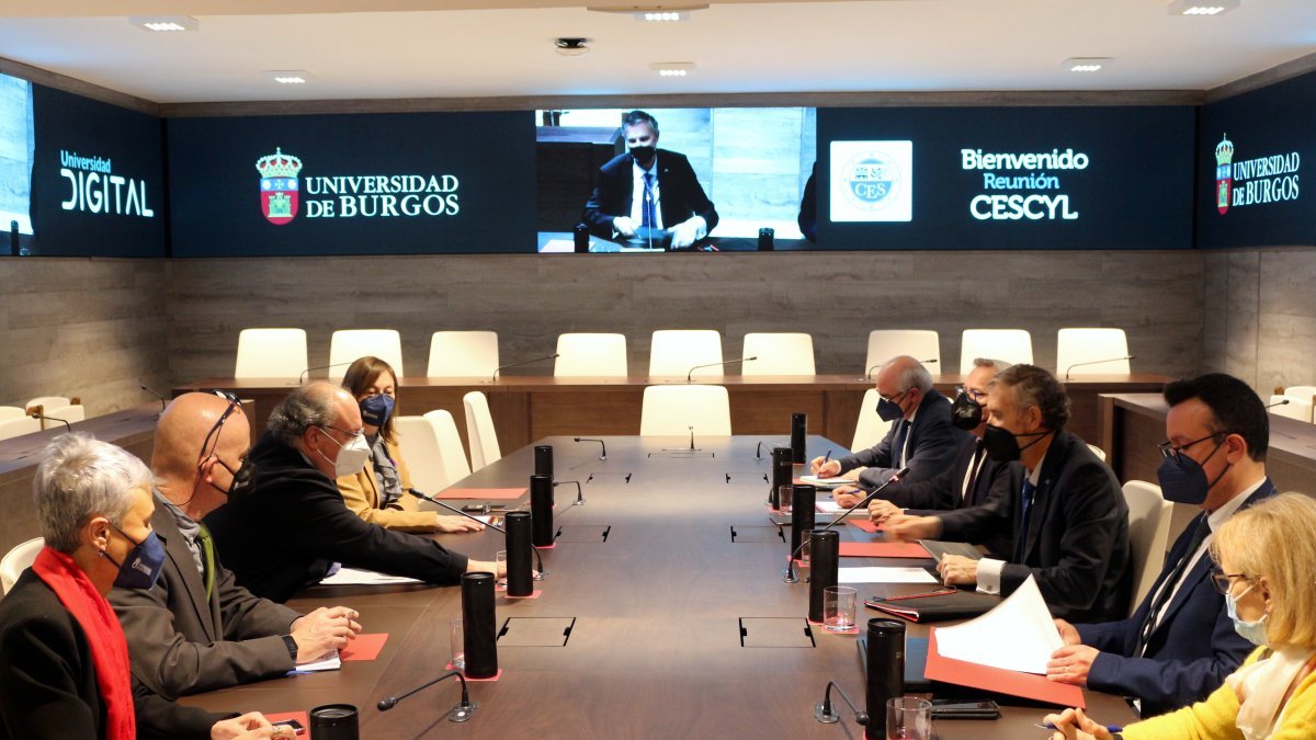 Manuel Pérez Mateos, rector de la Universidad de Burgos, y Enrique Cabero, presidente del Consejo Económico y Social de Castilla y León. UBU