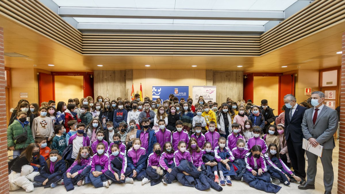 Seis centros participaron en la presentación de la nueva edición de Planea Emprendedores. SANTI OTERO