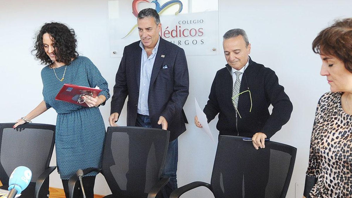 Mónica Chicote, Joaquín Fernández de Valderrama, Guillermo Pérez y PIlar San Martín, miembros de la junta directiva del Colegio de Médicos de Burgos.-ISRAEL L. MURILLO